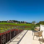 Beautiful Villa Bruna With Jacuzzi In Porec