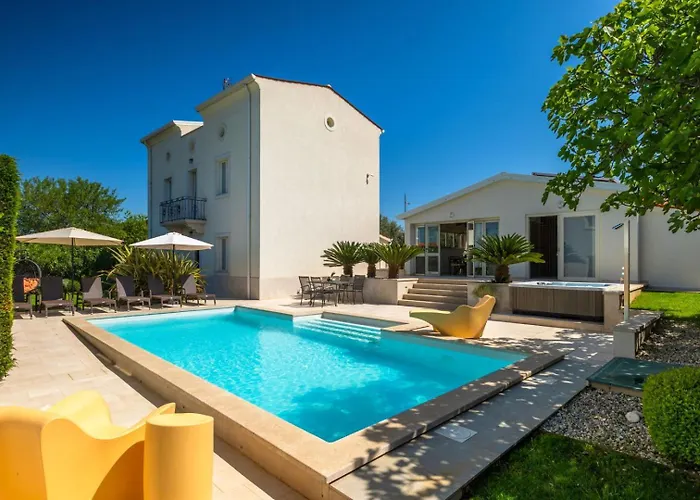 Beautiful Villa Bruna With Jacuzzi In Porec