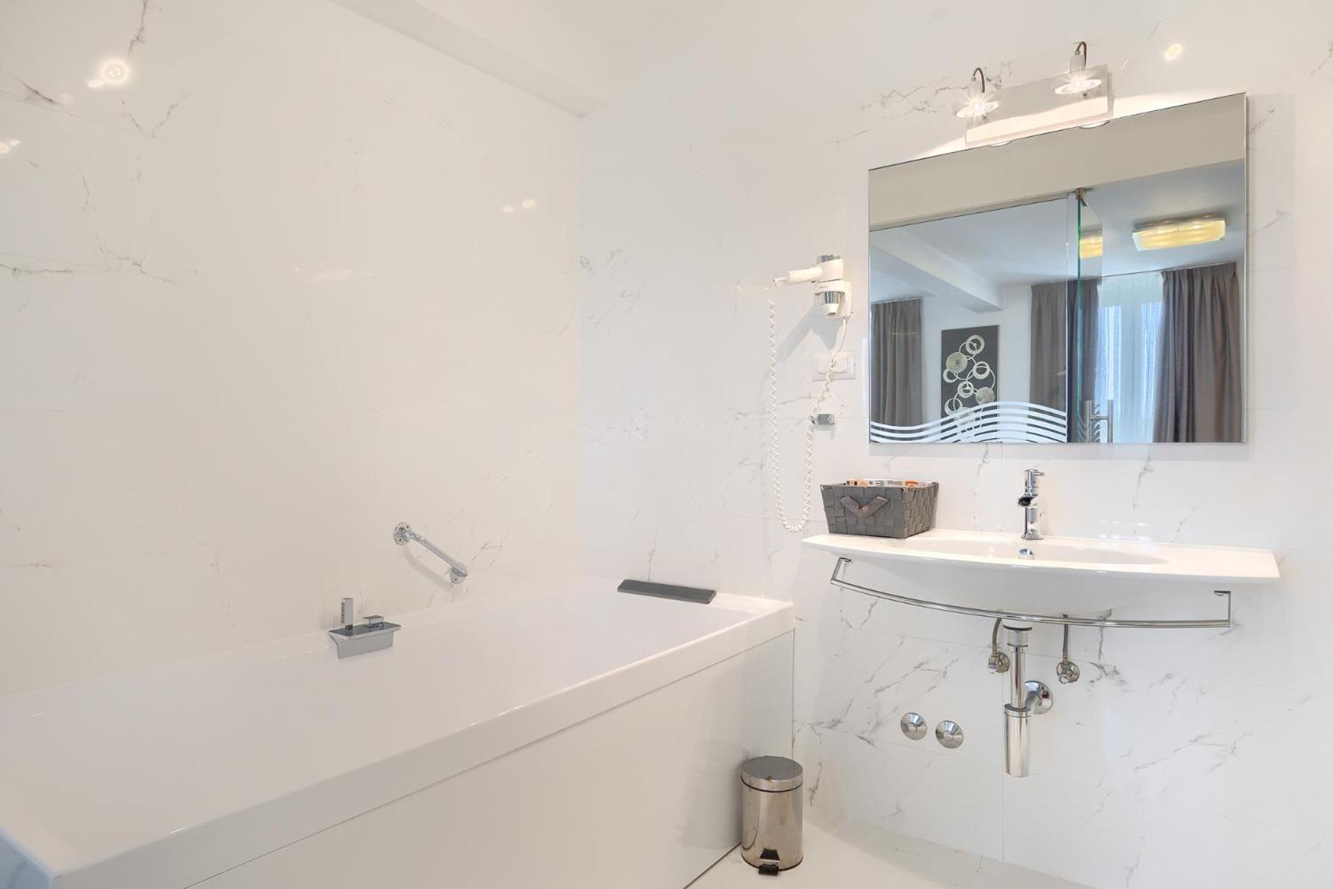 Villa Beautiful Bruna With Jacuzzi In *