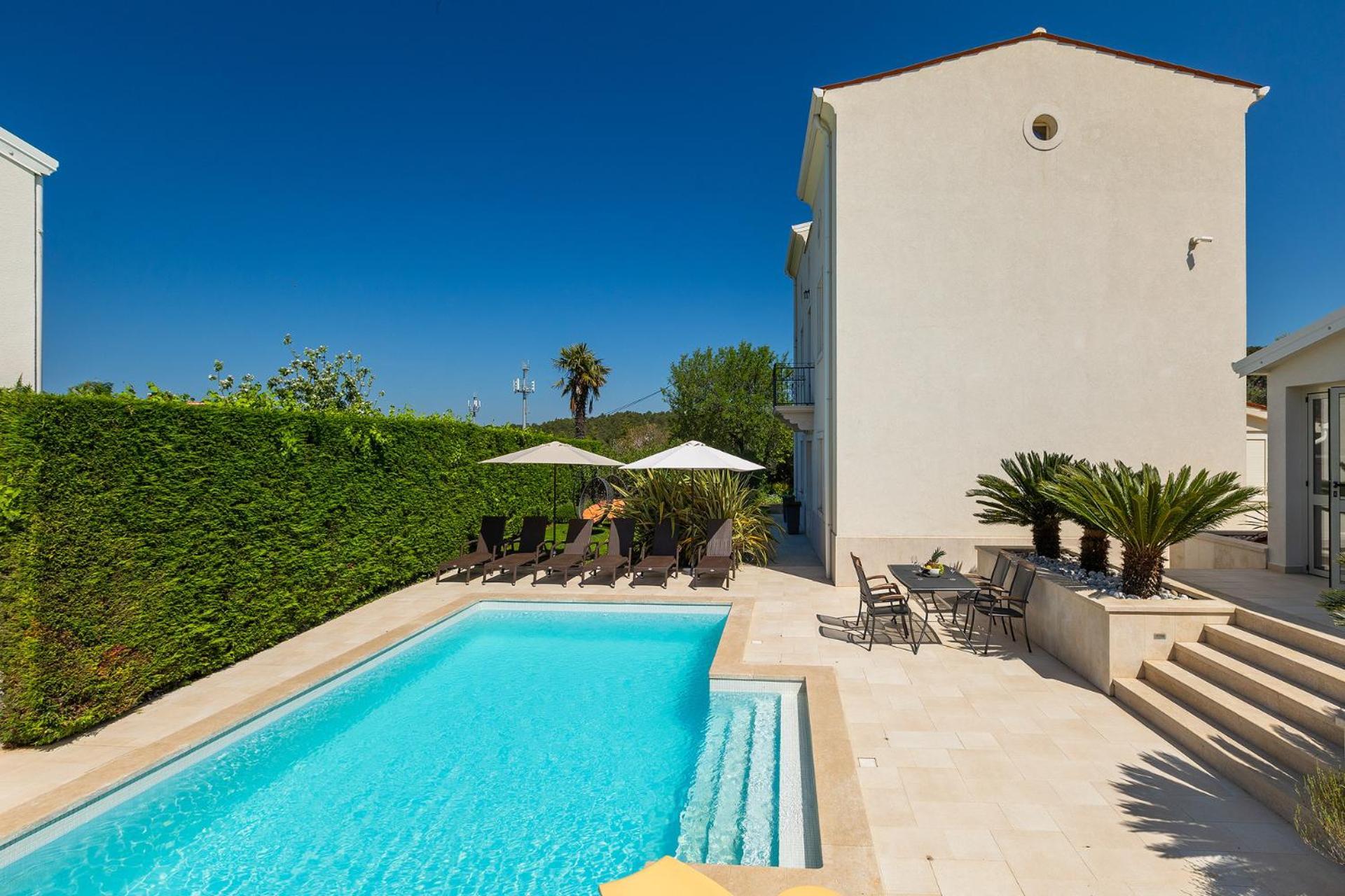 Villa Beautiful Bruna With Jacuzzi In *