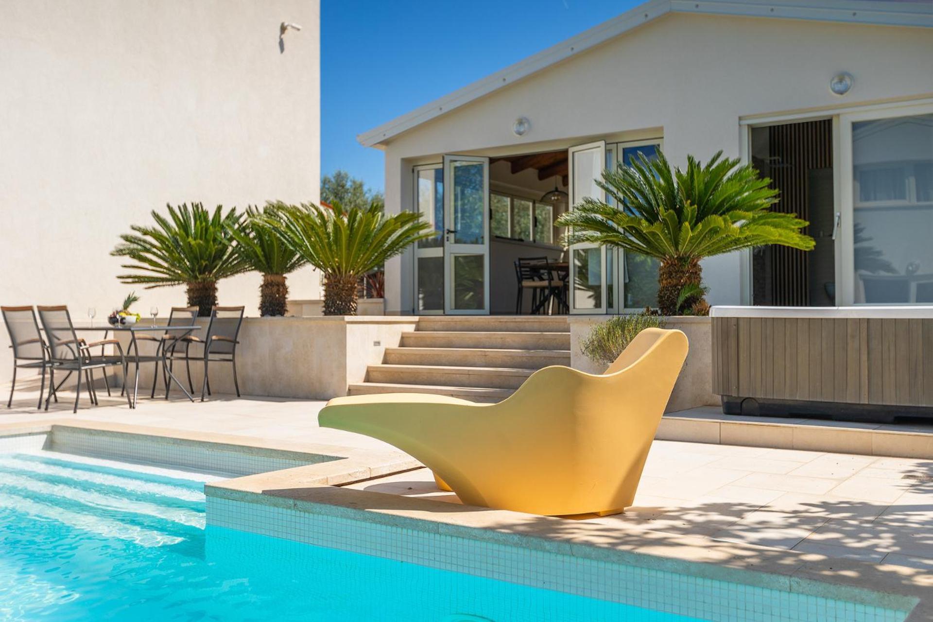 Villa Beautiful Bruna With Jacuzzi In