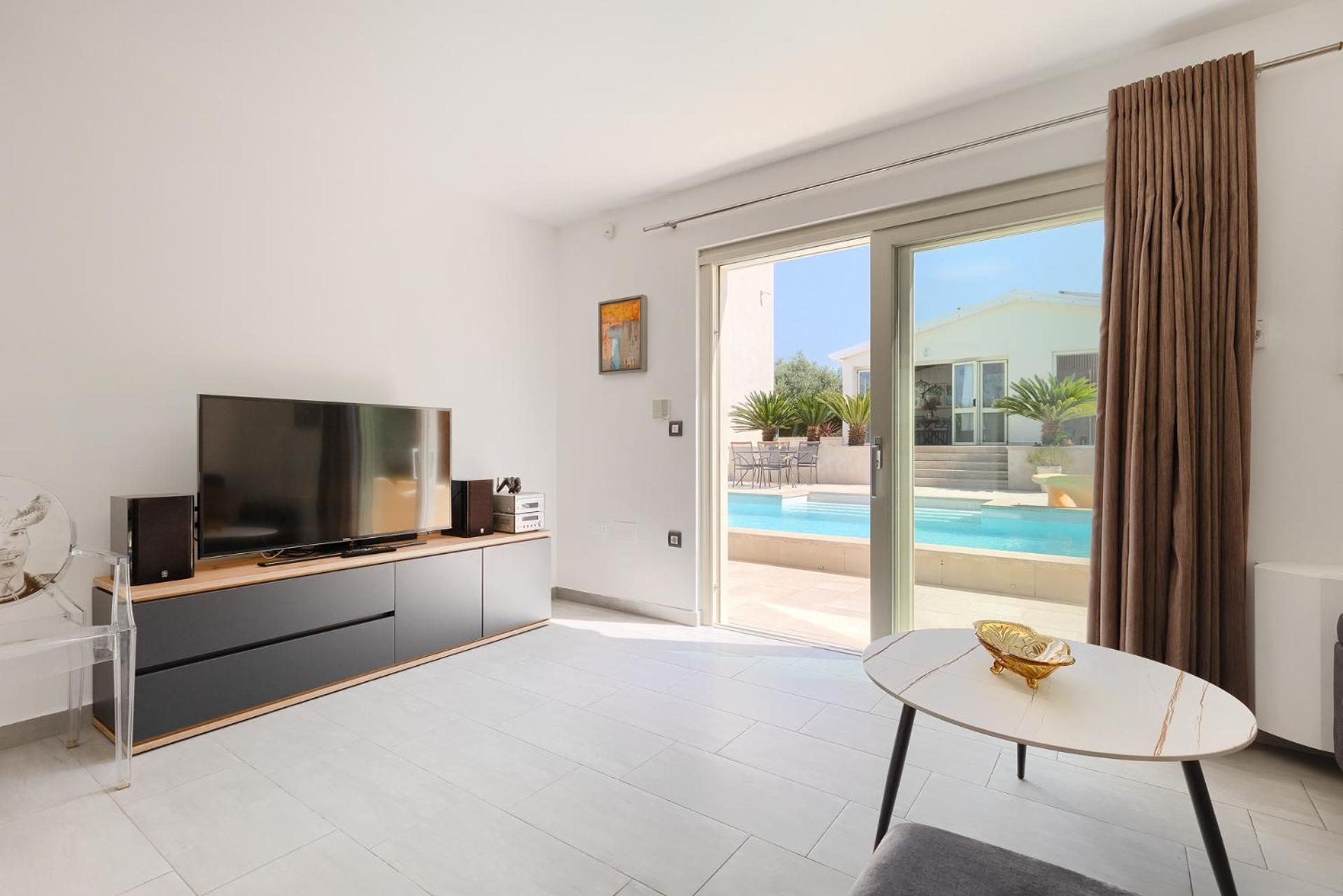 Villa Beautiful Bruna With Jacuzzi In *