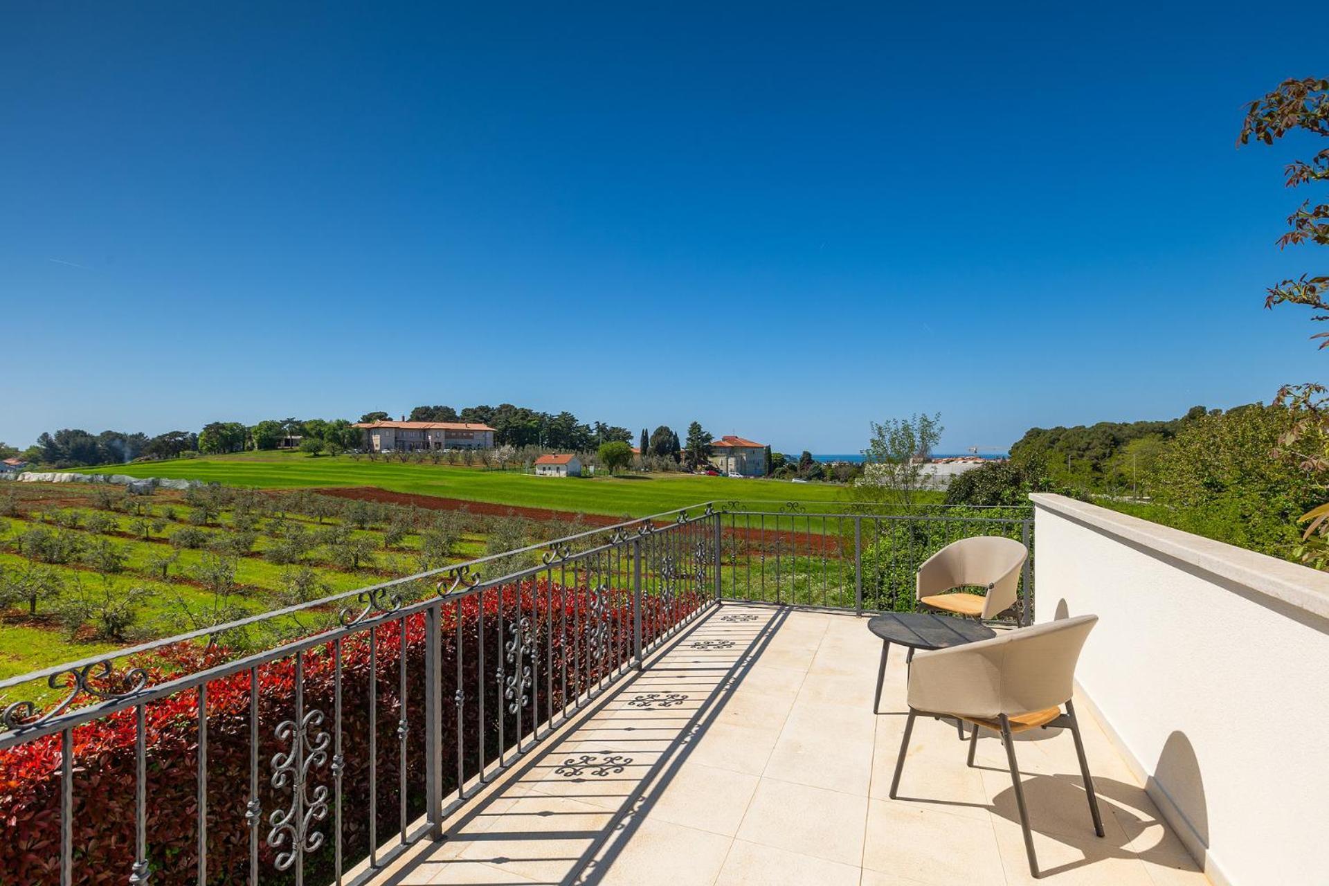 Villa Beautiful Bruna With Jacuzzi In