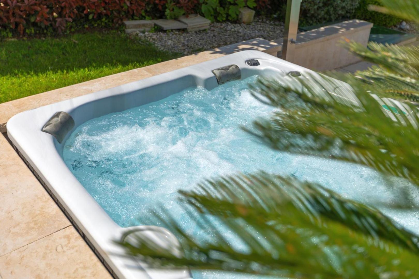 Beautiful Bruna With Jacuzzi In Porec