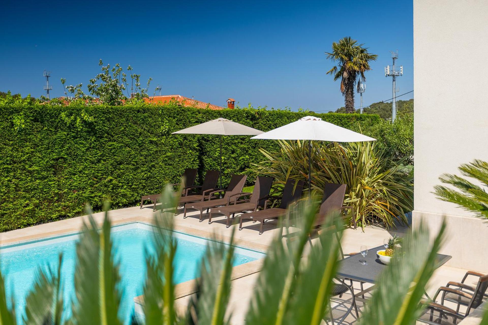 Villa Beautiful Bruna With Jacuzzi In