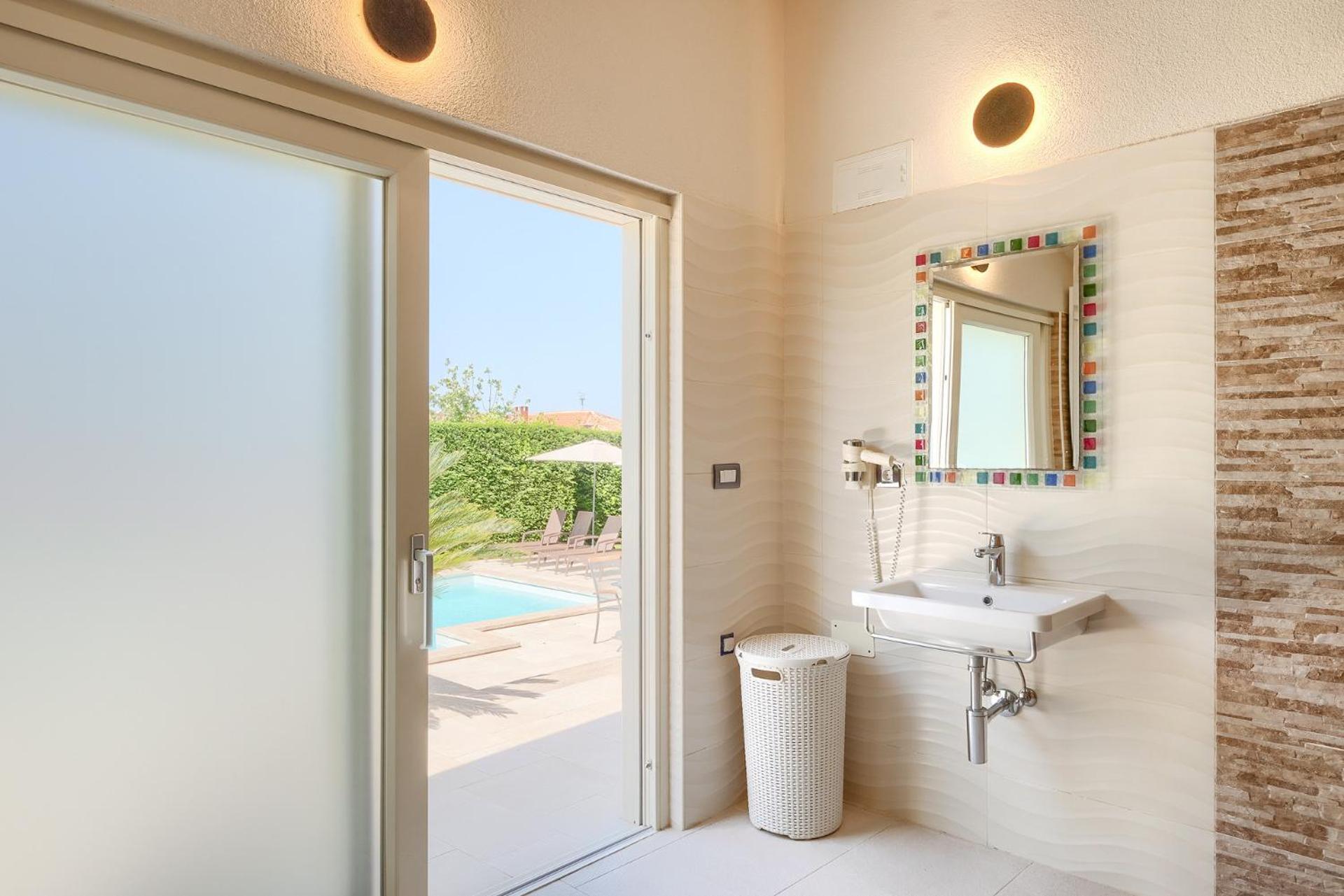 Villa Beautiful Bruna With Jacuzzi In
