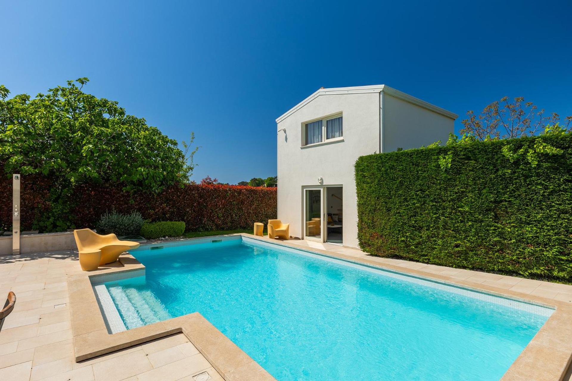Villa Beautiful Bruna With Jacuzzi In *