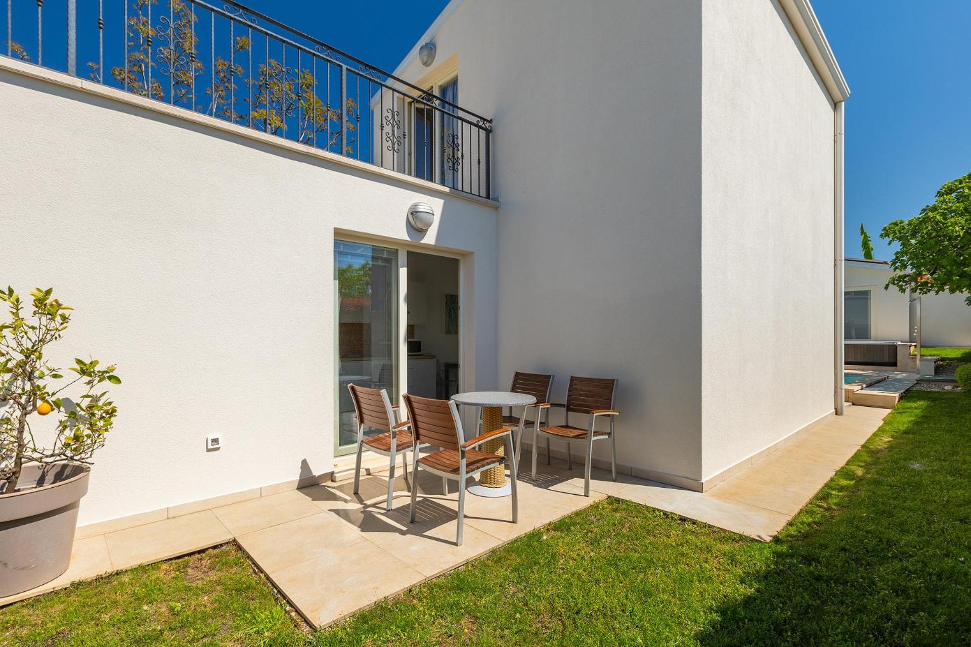 Villa Beautiful Bruna With Jacuzzi In *