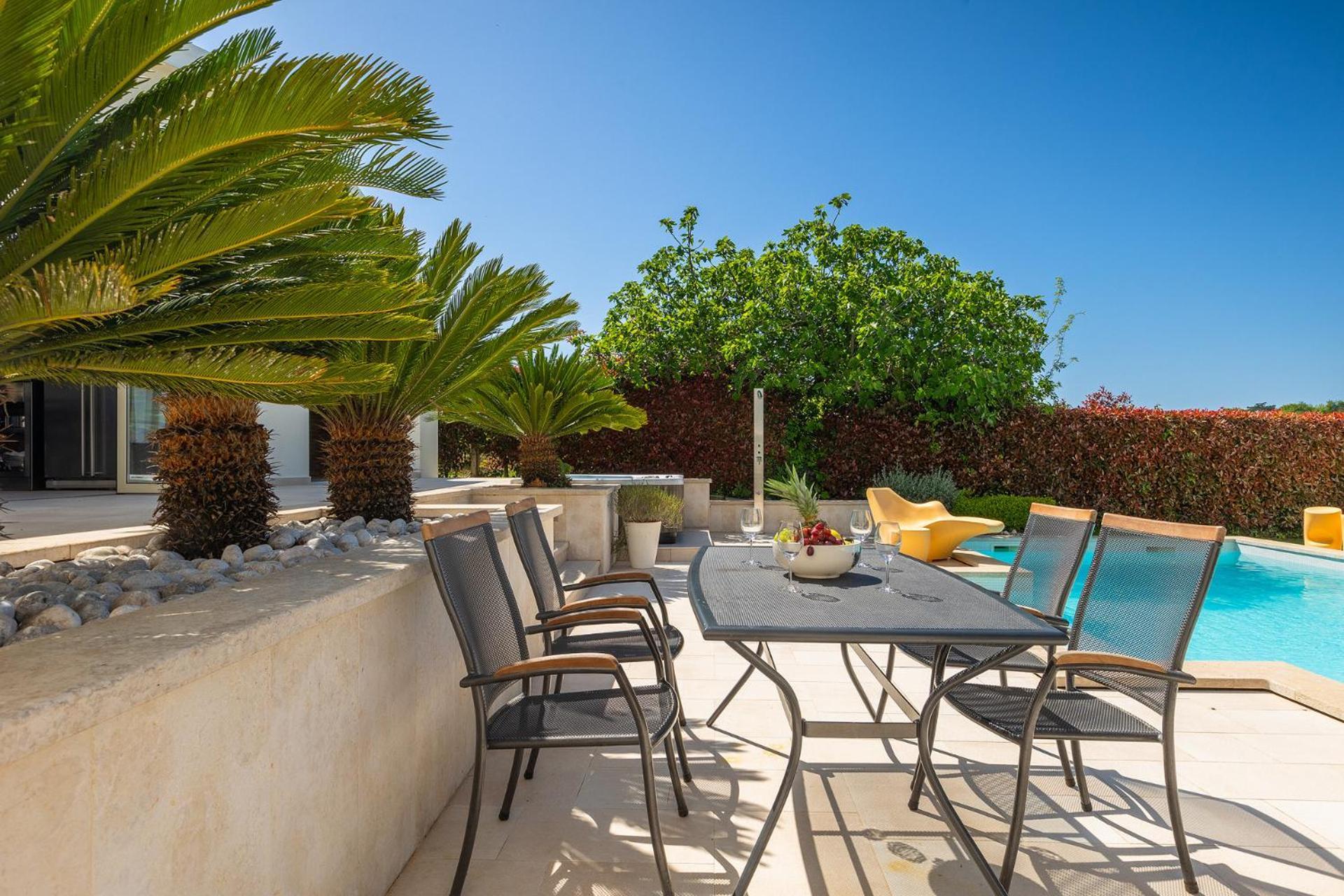 Villa Beautiful Bruna With Jacuzzi In *