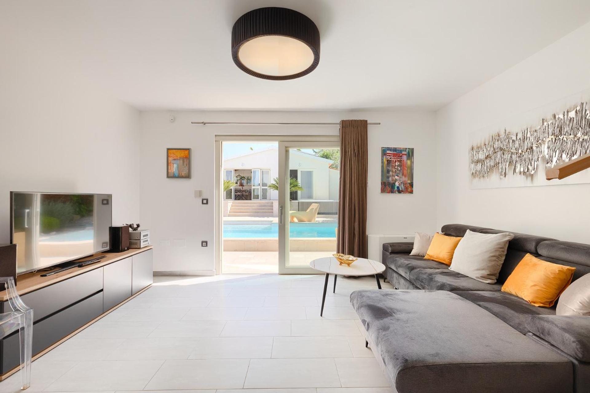 Villa Beautiful Bruna With Jacuzzi In *